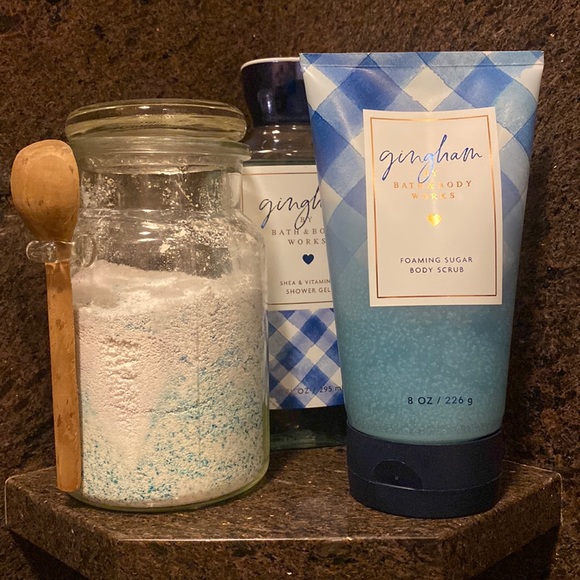 🔹1-Bath & Body Works “Gingham” 8oz Foaming Sugar Body Scrub, NWT & Gift Wrapped - Picture 3 of 4